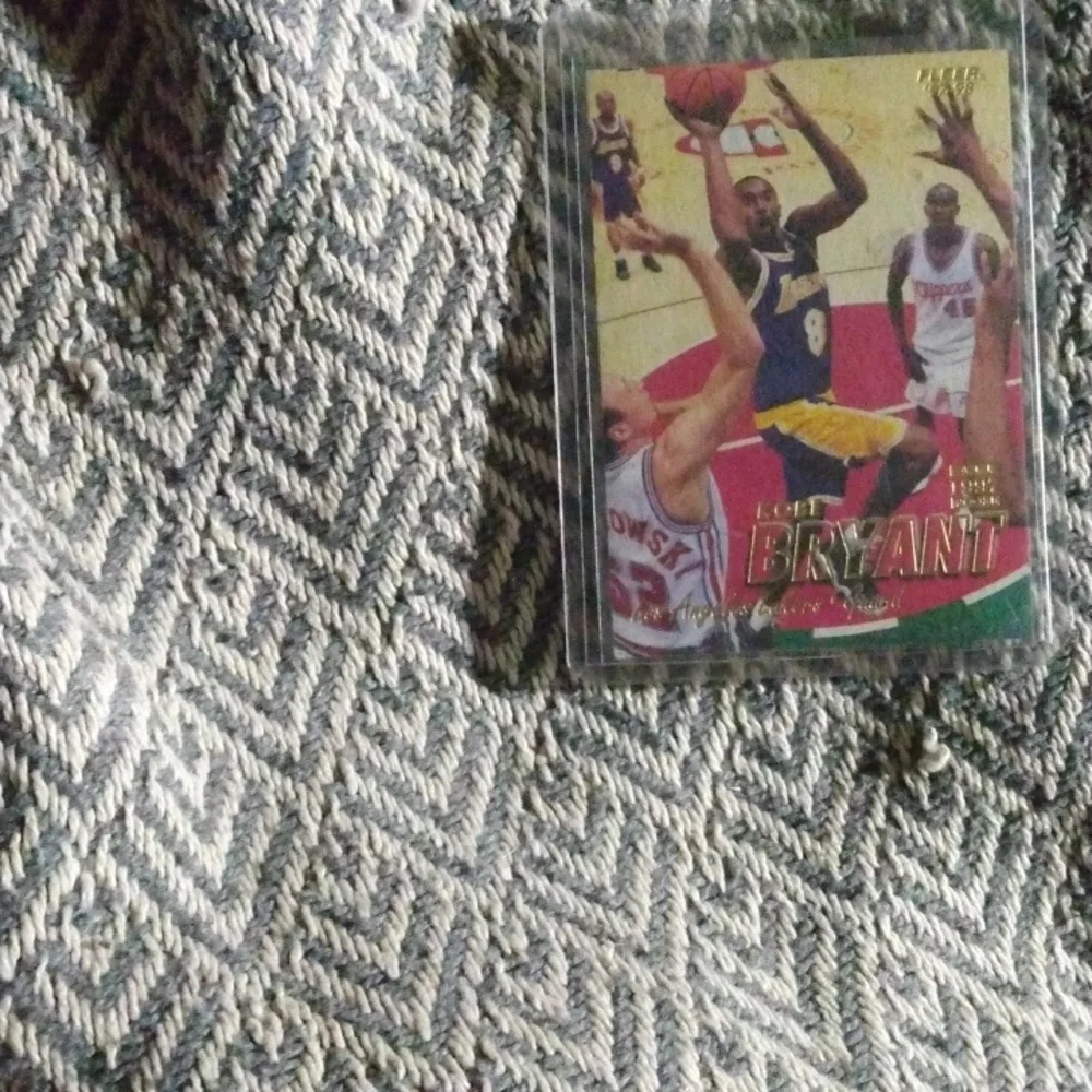 Kobe Bryant 1997-98 Fleer All-Rookie 1997 Basketball Card # 50 Vintage 2nd Year